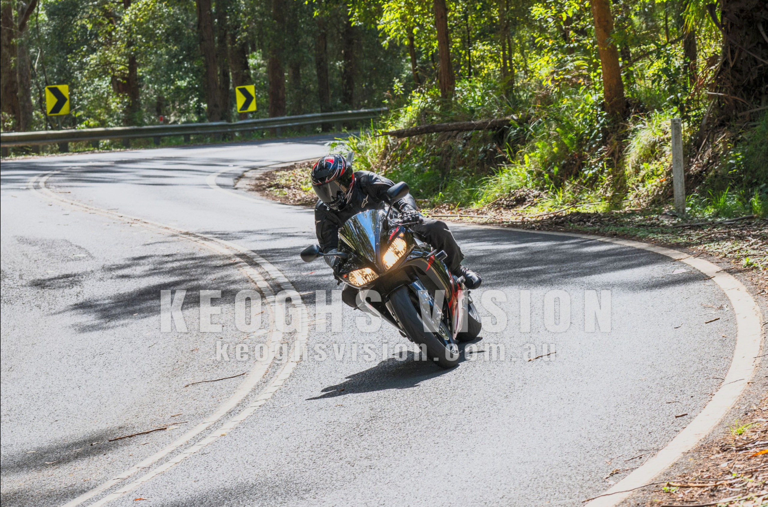 Classic R1 cruising the Royal National Park